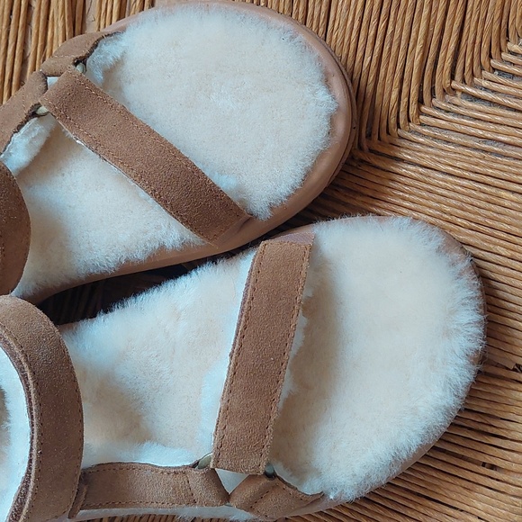 Teva Hurricane Shearling Sandals *FINAL PRICE* - Picture 8 of 11